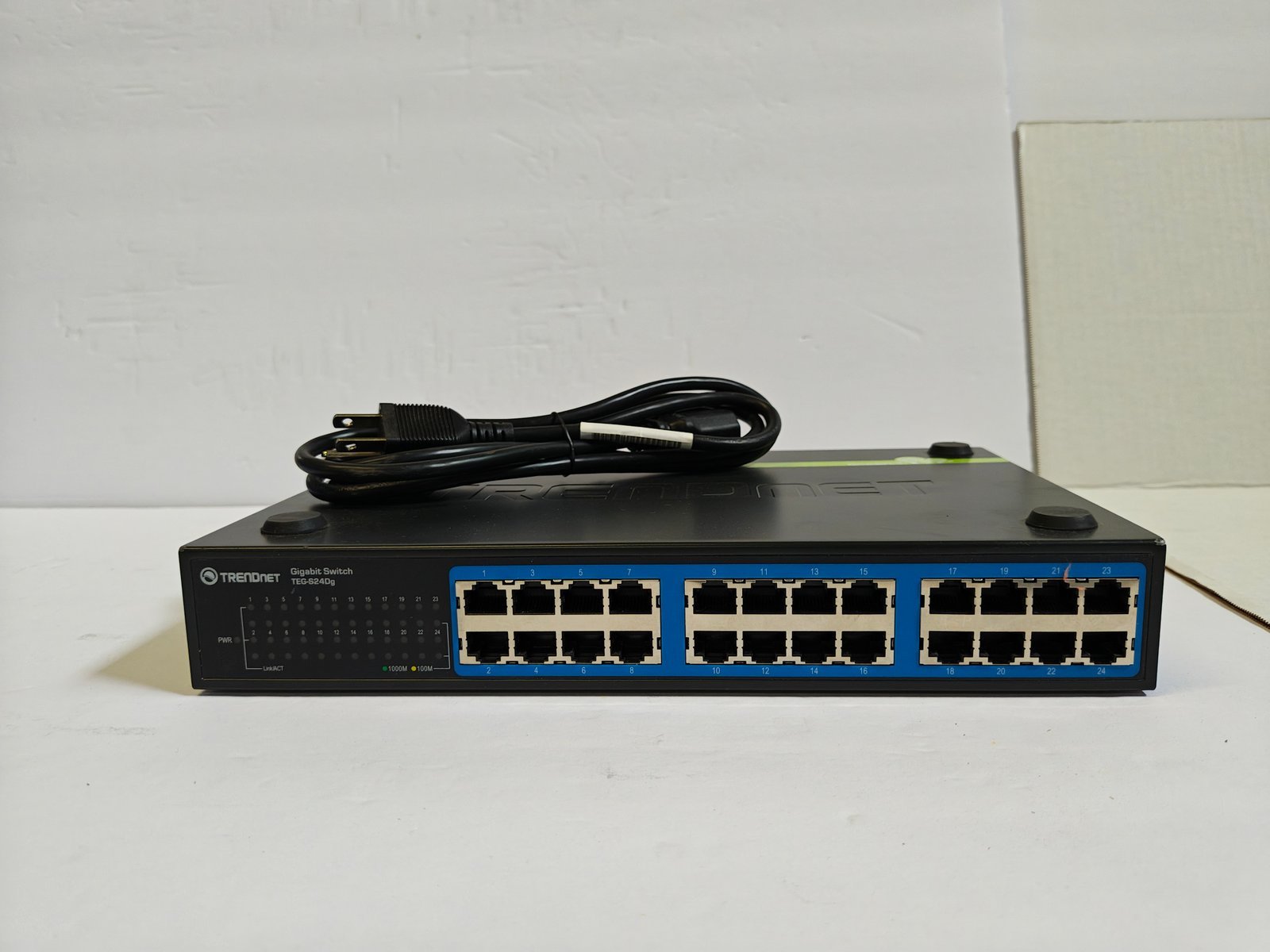 TRENDnet TEG-S24Dg 24-Port Gigabit Ethernet Desktop Switch Unmanaged (1B-B2)