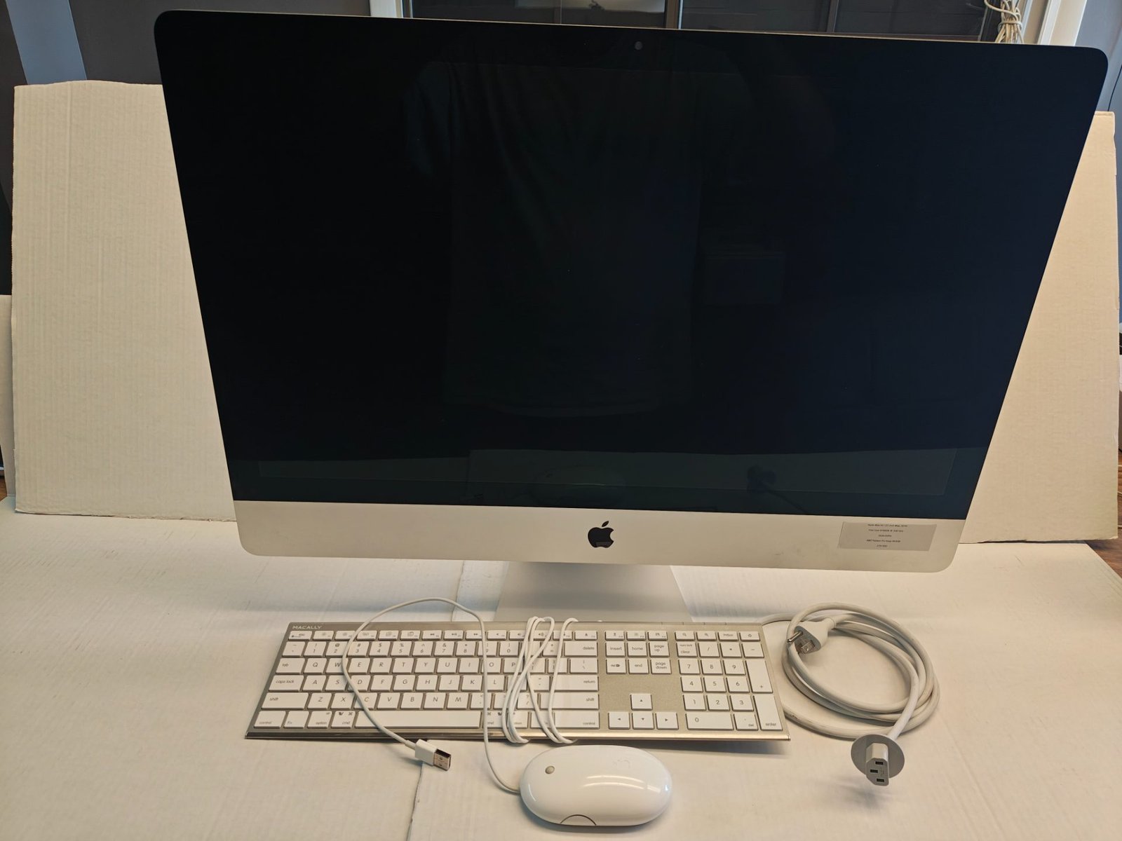 Apple iMac 27" 2019 i9-9900K 16GB Vega 48 8GB 2TB HDD + Keyboard & Mouse
